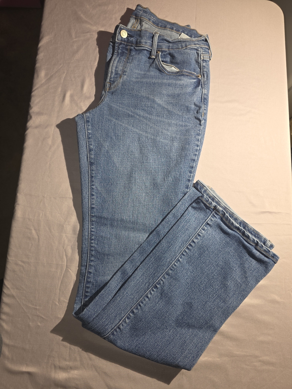 Old Navy Women's Boot Cut Jeans in Light Blue Wash 31" Inseam 10L